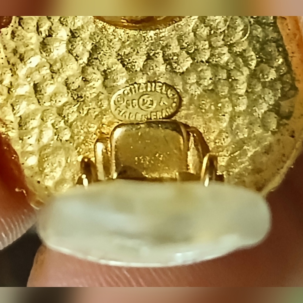 Authentic CHANEL CC Logos Button Motif Earrings Gold-Tone Clip-On 95A - Picture 2 of 3